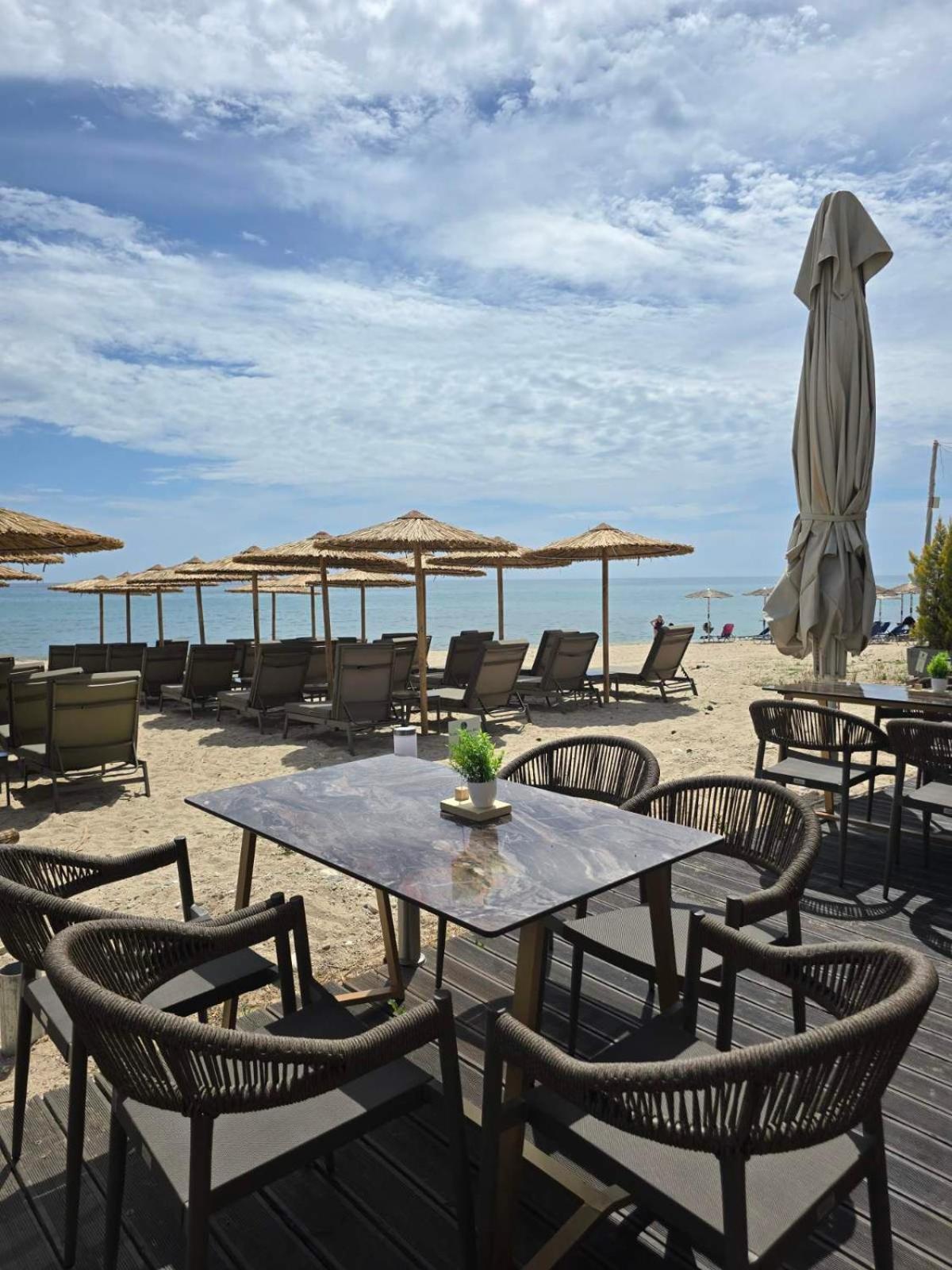 Anna Beach Suites يميناريا المظهر الخارجي الصورة