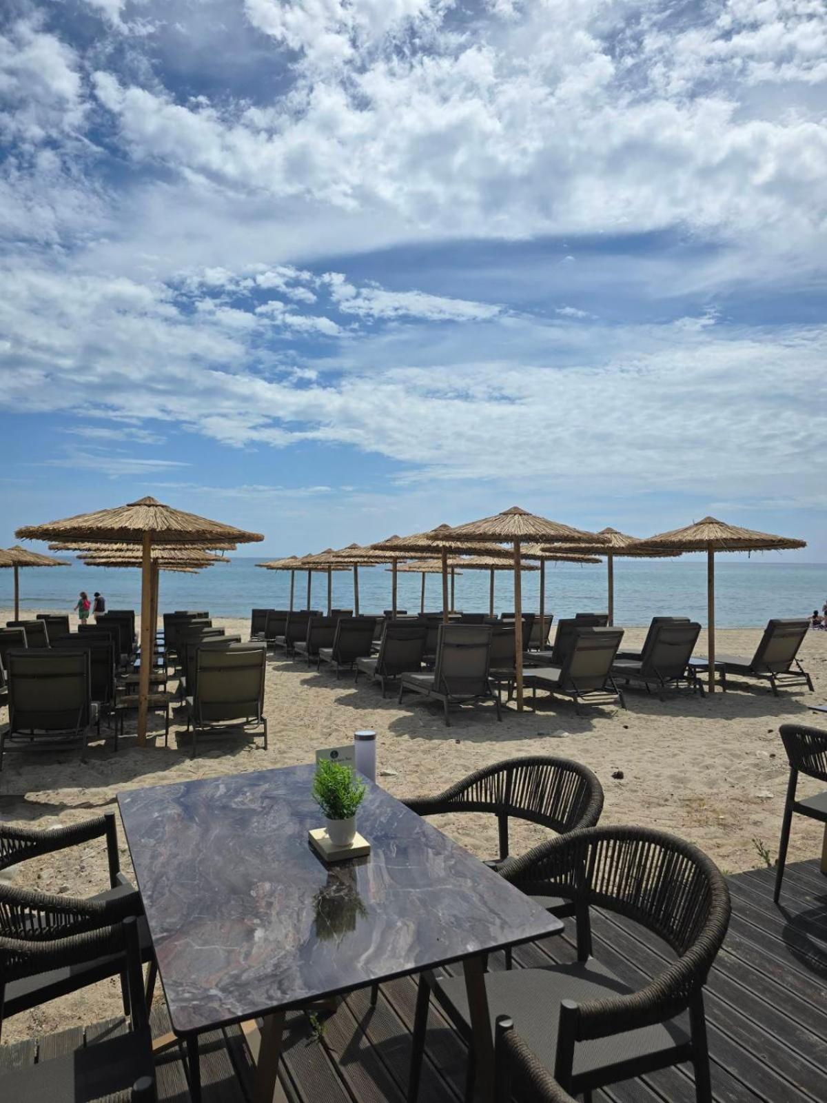 Anna Beach Suites يميناريا المظهر الخارجي الصورة